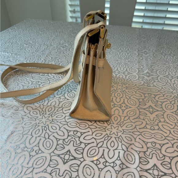 Lovely Couture Ivory Handbag - Picture 2 of 4